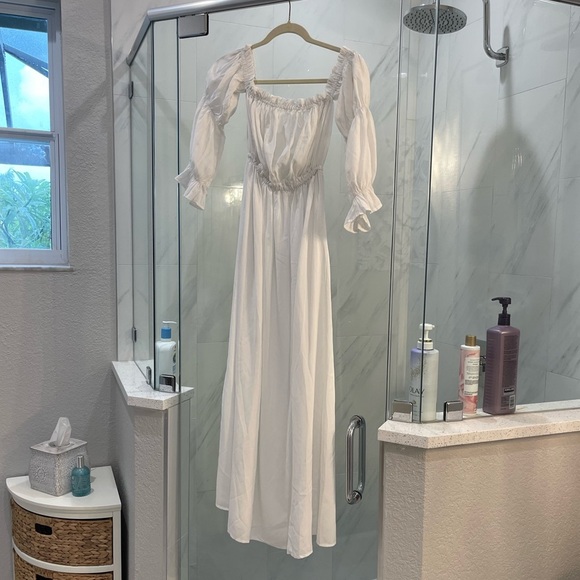 White renaissance under dress - Picture 2 of 7